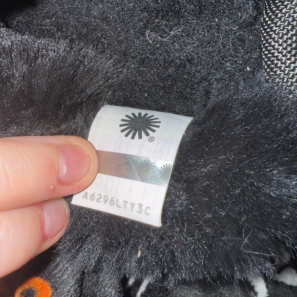 Men’s UGG Tahoe waterproof boots - Picture 6 of 6